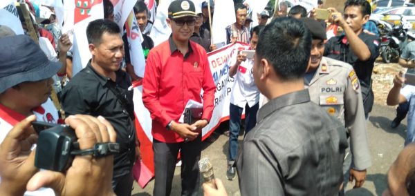 Tiga LSM Sambangi Kantor Kejari Lamtim Untuk Mengawal Proses Pendistribusian ALSINTAN