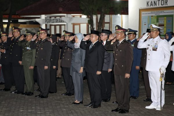 Wagub Chusnunia Hadiri Apel Kehormatan dan Renungan Suci