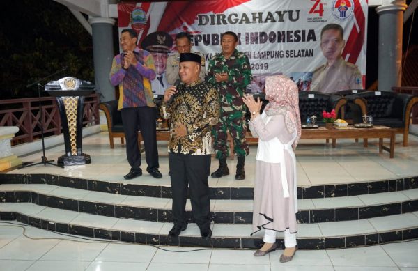 Aiptu Heriyanto Dan Peltu Jauhari Dapat Hadiah Umroh Dari Plt Bupati Lampung Selatan