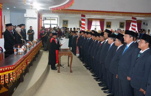 50 Anggota DPRD Kabupaten Lamsel Periode 2019-2024 Resmi Menjabat