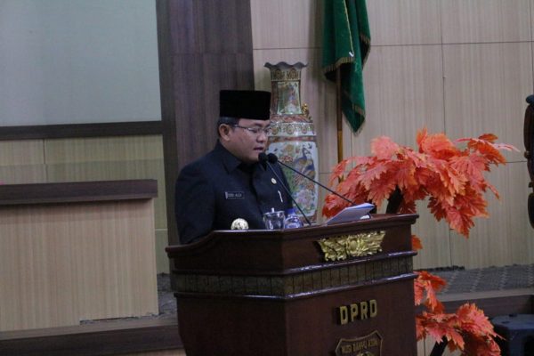 Bupati Dodi Reza Sampaikan Jawaban Terhadap Pandangan Umum Fraksi-fraksi DPRD