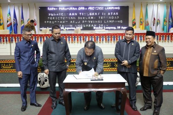 Gubernur Arinal Bersama Ketua DPRD Lampung Tandatangani Kesepakatan APBD-P 2019