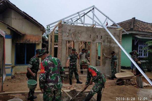 Sebagai Wujud Kepedulian, Kodim 0421/LS Bedah Rumah Warga Tak Layak Huni
