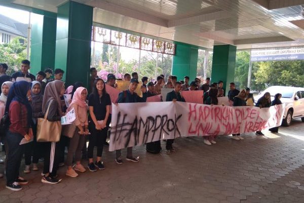 AMPPRoK Unila Serahkan Hasil Diskusi Mahasiswa Ke Menristekdikti Terkait Pemilihan Rektor