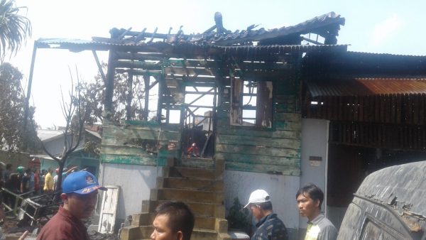 Diduga Konsleting Listrik, Hanguskan Rumah Adat Lampung Milik Ashari