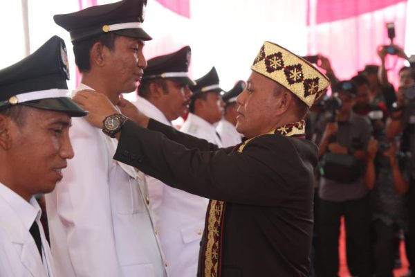 Nanang Ermanto Lantik Enam Kepala Desa Terpilih Di Kecamatan Sidomulyo