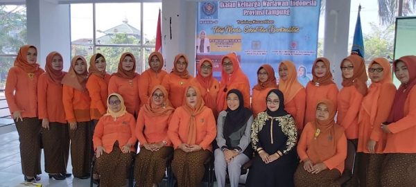 Agar Tetap Cantik, IKWI Lampung Gelar Training Kecantikan