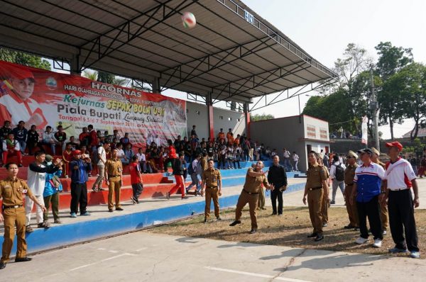 Nanang Ermanto Buka Turnamen Bola Voli dan Futsal Tingkat Pelajar