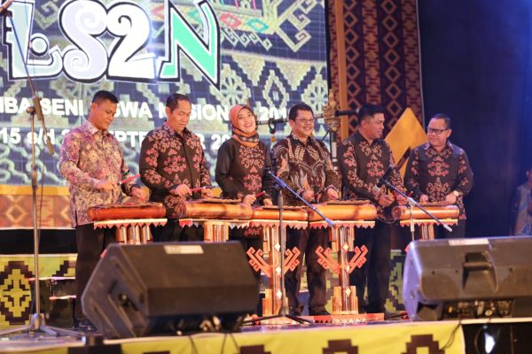 Wagub Nunik Resmi Tutup Pagelaran FLS2N Ke-16 Tahun 2019