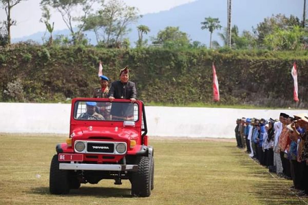 Gubernur Arinal Pimpin Upacara HUT Lambar Ke-28