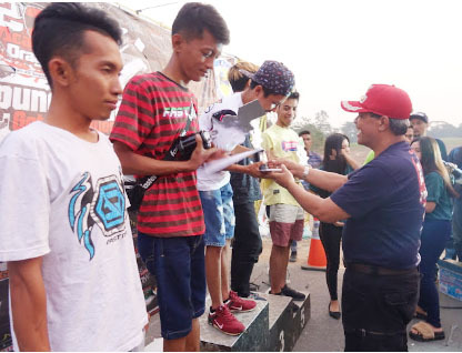 Bupati Lamteng Hadiri Gotong Royong Drag Bike Competition