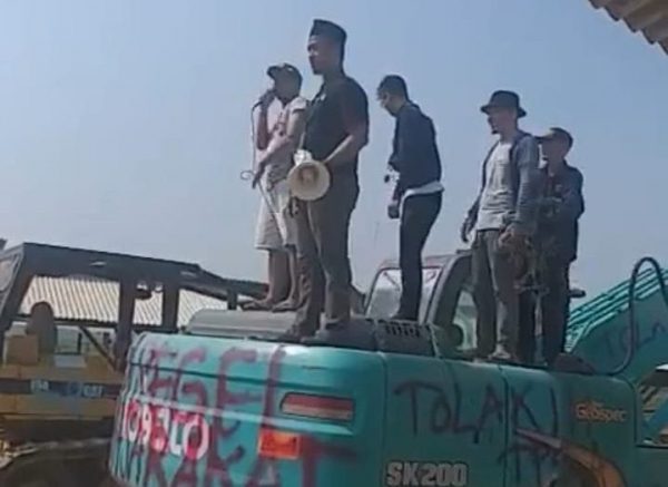 Tolak Pembangunan TPSA Bojong Menteng, Warga Usir Dua Alat Berat Dari Lokasi