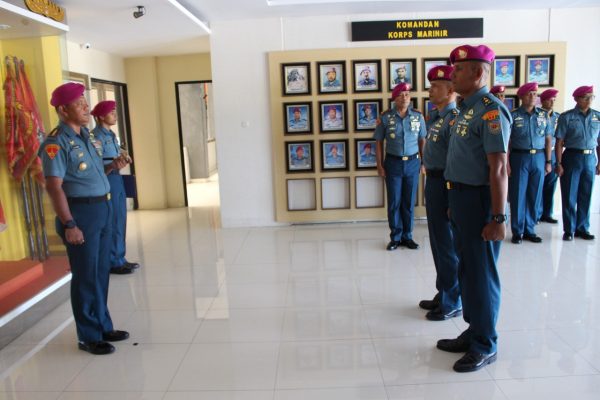 Brigif 4 Marinir/BS Melaksanakan Upacara Laporan Korps Kenaikan Pangkat Perwira