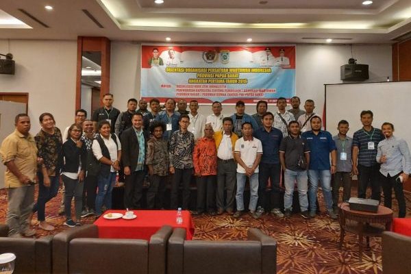 Gubernur Dominggus: PWI Terus Tingkatkan Kemampuan Wartawan di Papua Barat