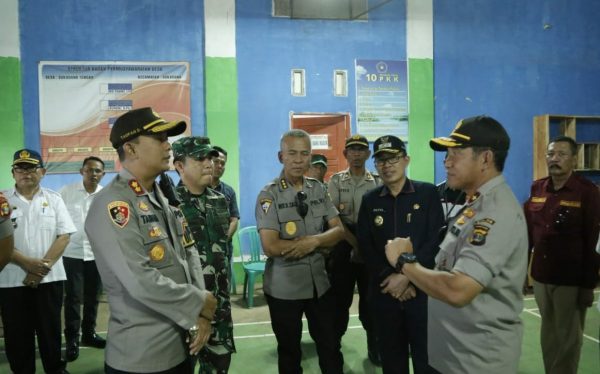 Wakapolda Lampung Kunjungi TPS di Lamtim Dalam Rangka Pilkades Serentak