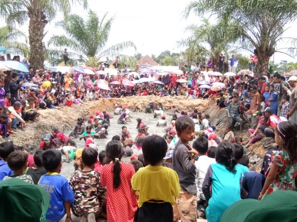 Peringati HUT Mesuji, Ratusan Warga Ikut Lomba Tangkap Ikan