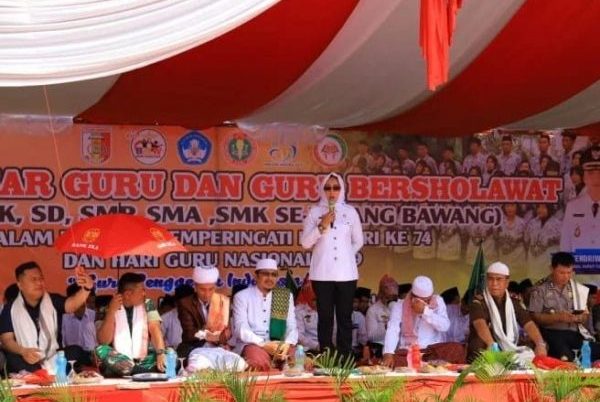 Ribuan Guru Bersholawat: Winarti Ajak Masyarakat Hormati Dan Bantu Guru