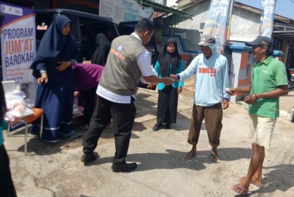 Baitul Maal KSPPS BMT Fajar ‘Berbagi’ di Hari Jumat