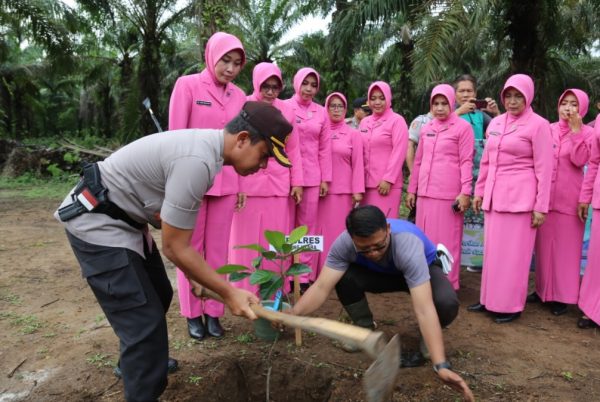 Polri Peduli Penghijauan, Polres Bersama Forkopimda Lampung Utara Tanam Pohon