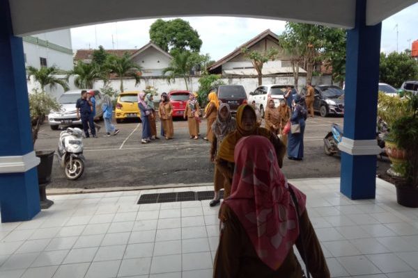 Puluhan Kontraktor Lampura Geruduk Kantor BPKA, Seluruh Pegawai Diminta Keluar Ruangan