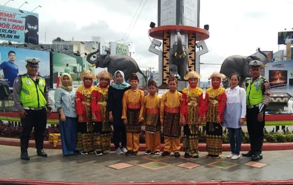 Siswa SD Negeri 2 Rawa Laut Berkreativitas Lewat Video Klip Lagu “Cangget Agung”