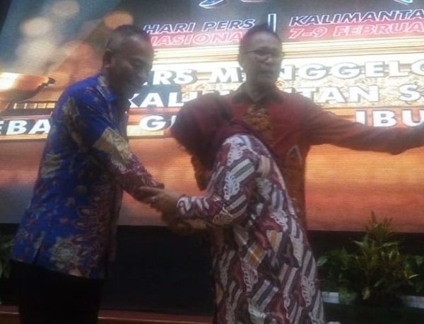 50 Tahun Mengabdi di PWI, Fatimah dapat Penghargaan