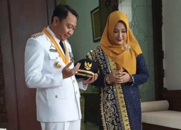Bupati Lampung Utara Agung Ilmu Mangkunegara Dikabarkan Terjaring OTT KPK, Rumah Dinas Ramai Didatangi Warga
