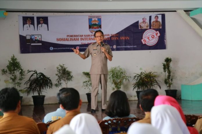 Berkomitmen Sejahtrakan Dan Cerdaskan Masyarakat, Pemkab Pesibar Sosialisasikan Internet Sehat