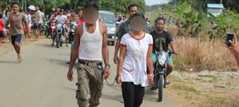 Paranormal Dan Pasangan Selingkuhnya Diarak Warga Tiyuh Kartaraya