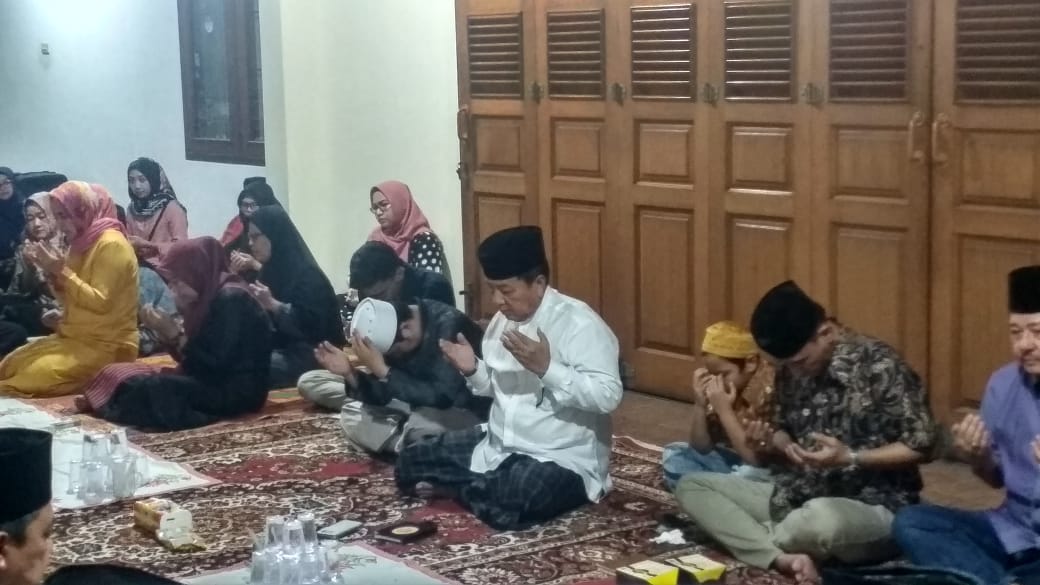 Malam Jelang Pencoblosan Arinal Doa Bersama Keluarga