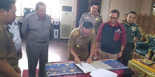Artha Graha Peduli Hibahkan Alat Pemindai untuk Bandara Radin Inten II