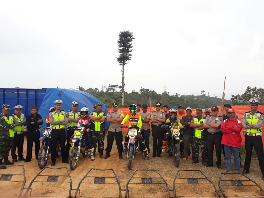 Kapolres Lampung Barat Resmikan Open Kejuaraan Grasstrack