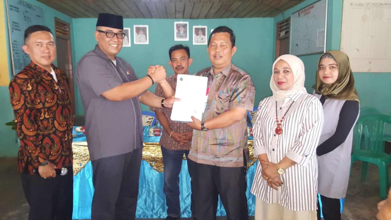 Andi Surya Diundang Warga Sungkai Selatan Menjelaskan Status Lahan Bantaran Rel KA