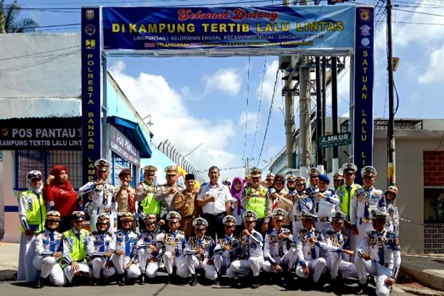 Ditlantas Polda Lampung Asistensi ke Kampung Tertib Lalu Lintas Enggal
