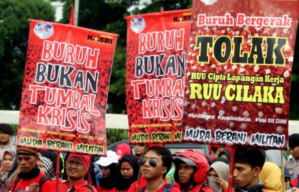 Buruh dan Pekerja Outsourcing Wajib Baca Ini!