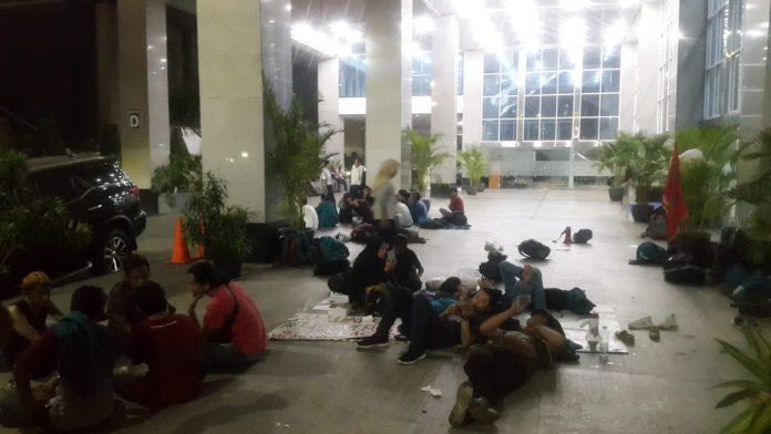 Mahasiswa UIT Duduki Kemenristekdikti Hingga Malam Hari