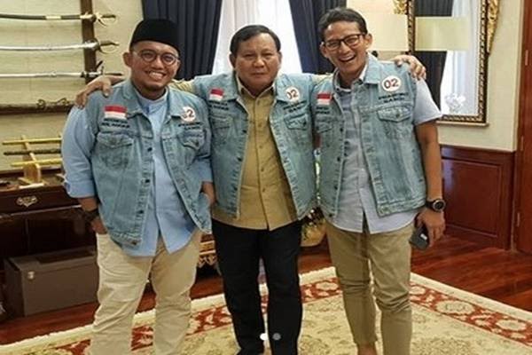 Rompi Jeans ala Anak Vespa Jadi Kostum Kubu Prabowo – Sandiaga
