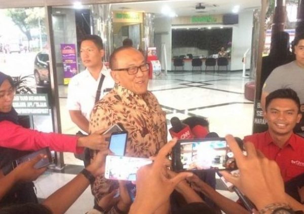 Aburizal Bakrie Besuk Wiranto, Sebut Luka Jari Kelingking