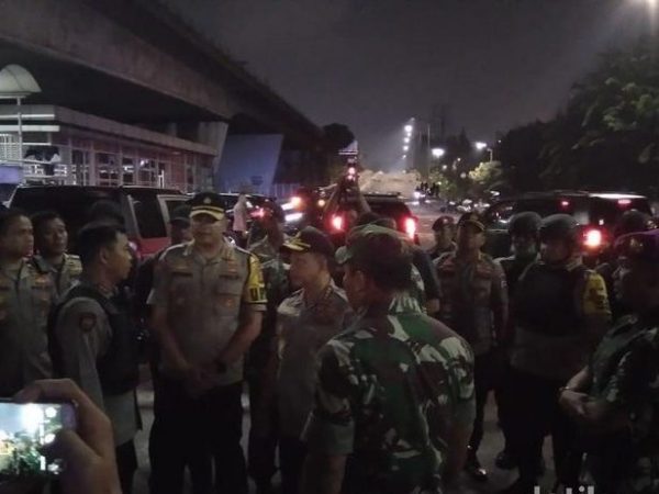 Pantau PAM Betrok Unjukrasa Slipi, Kapolri dan Panglima Bertemu Kapolres Jakarta Barat
