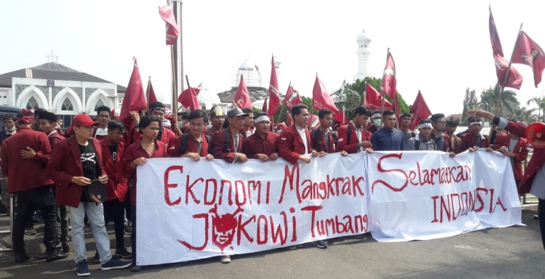 Demo Mahasiswa Muhammadiyah Desak TNI Ambil Alih Negara