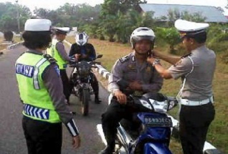 Operasi Zebra, Polisi Tilang Tiga Polisi