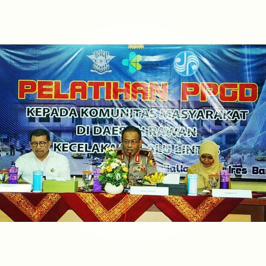 Korlantas : Tidak Ada Larangan Merokok Dan Dengarkan Musik Saat Mengedarai Kendaraan.