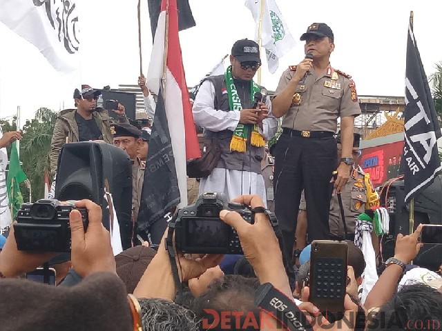 Massa Parade Tauhid Pekan Baru Tuntut Bubarkan Banser