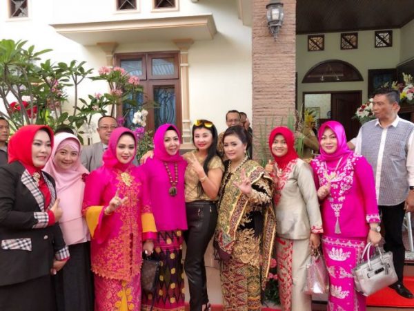 Ada Ny. Lee Diacara Syukuran Dirumah Winarti