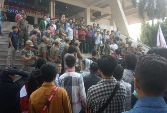 Simpul Gelar Aksi Dukung KPK Usut Kejahatan Korporasi di Lampung