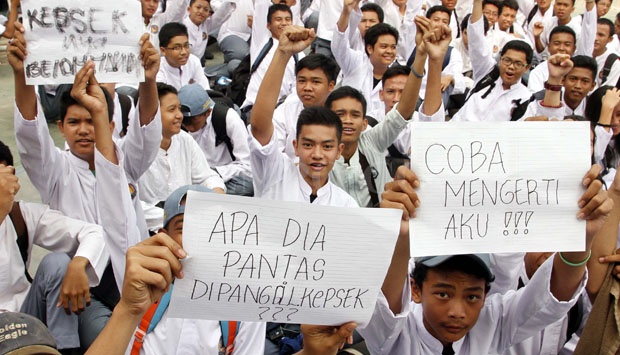 Pelajar SMA Negeri 1 Semaka Tanggamus Tuntut Pasilitas Sekolah Dan Potongan BOTM Hingga Toilet Yang “Kotor”