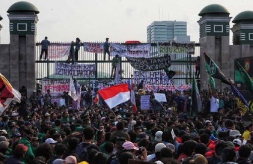 BEM Indonesia Mosi Tak Percaya DPR Hingga Desakan Jokowi Mundur?