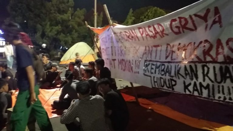 29 KK Pasar Griya Mengecam Akan Kembali Menginap di Lingkungan Rumdis Walikota