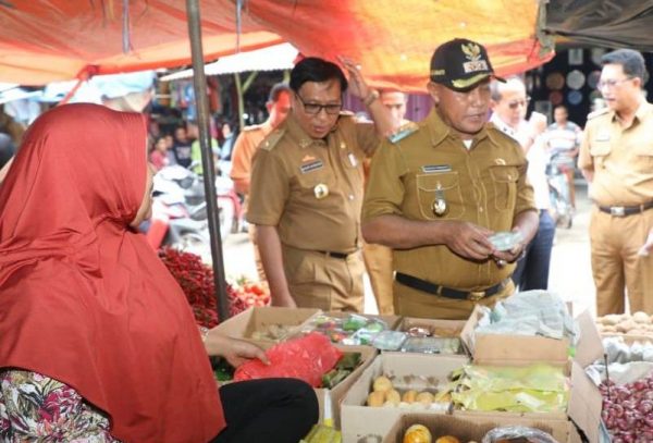 Pastikan Harga Sembako Tak Naik, Bupati Nanang Sidak Pasar
