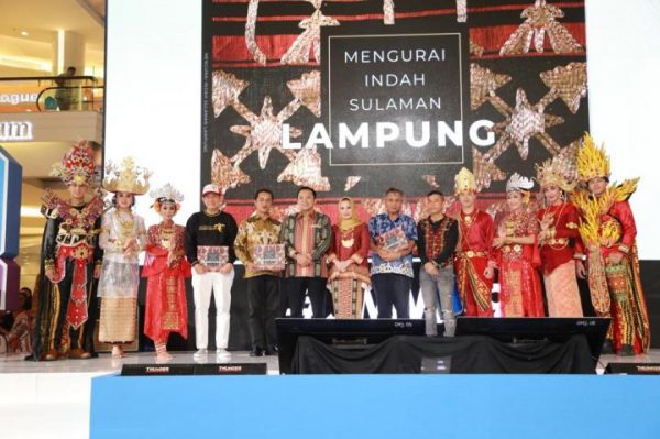 Ketua Dekranasda Lampung Aprilani Yustin Lounching Buku di JMW